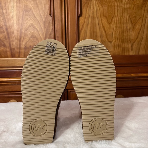 NWOB Michael Kors Brown Boots Size 7 M Signature MK Logo Leather Winter Fur Boot - Picture 8 of 11